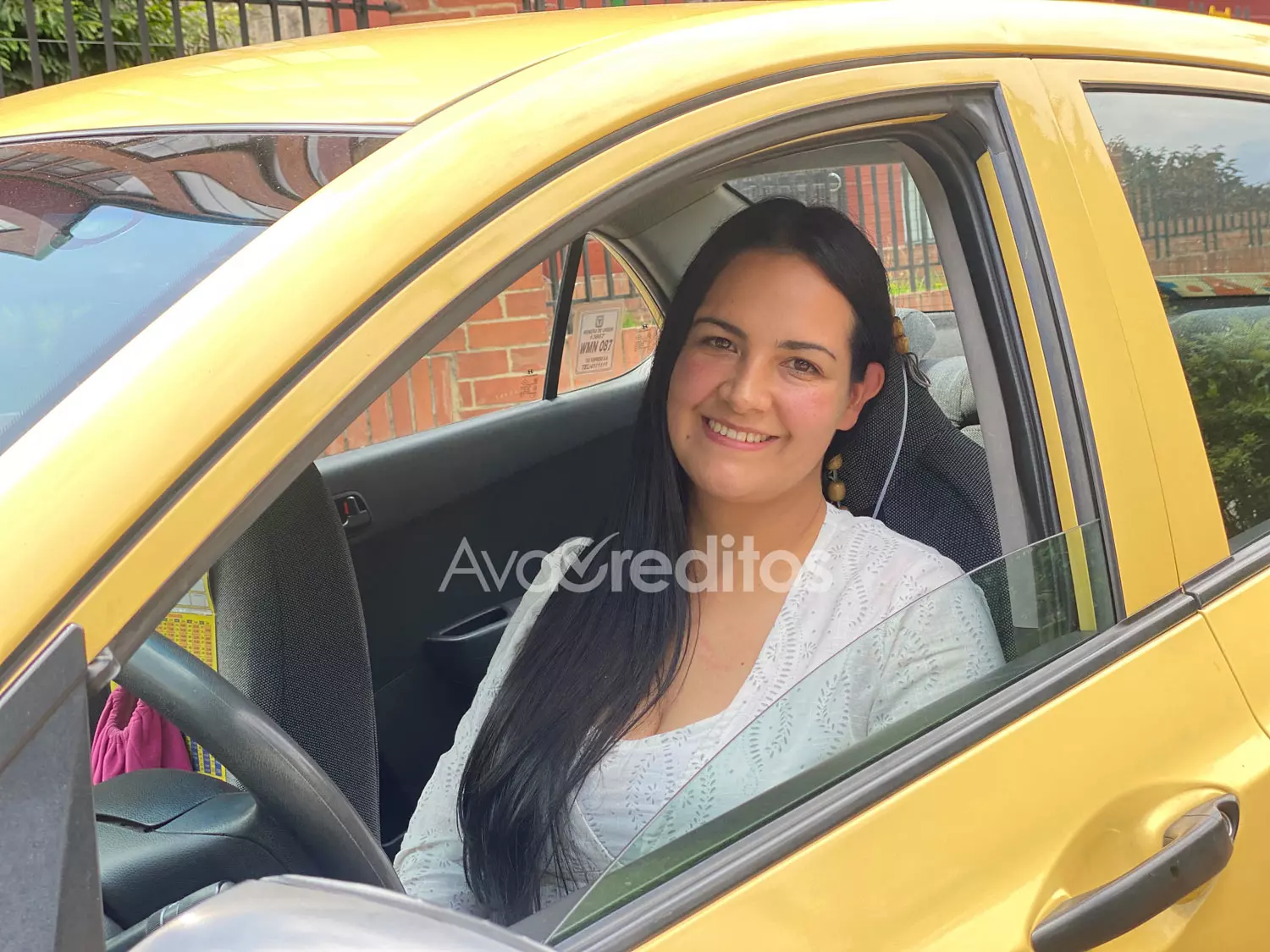 imagen mujer taxi credito servicios